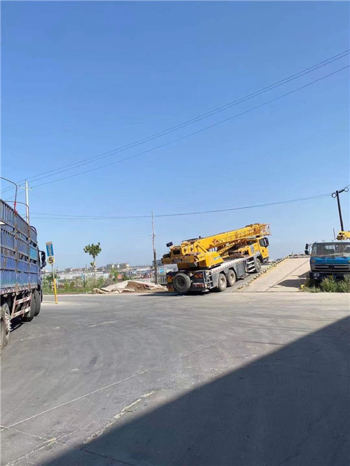 贵港市25吨吊车的租赁价格大概是多少？