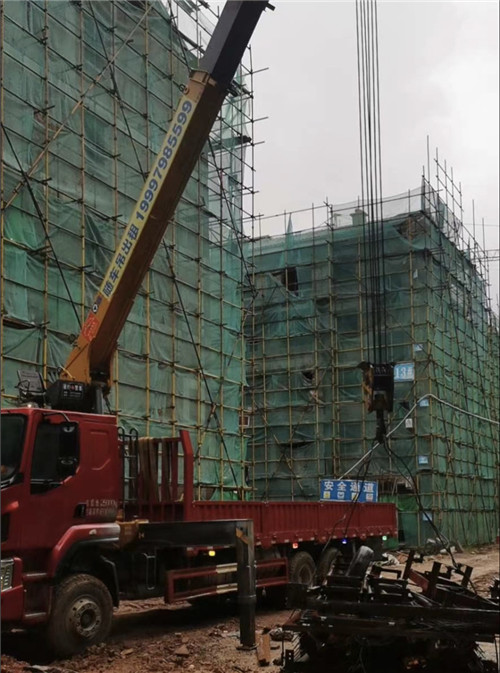 贵港市“慢工细活”—— 吊车的 “微动控制” 技术