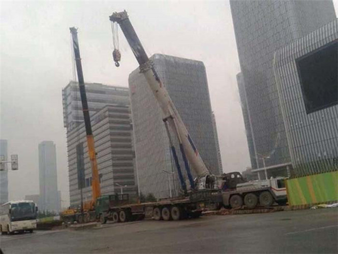 贵港市“自动找平”—— 吊车的 “平地神器” 技术