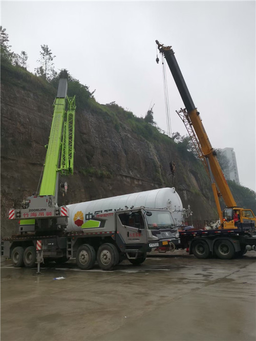 贵港市“不怕风雨冻”—— 吊车的 “恶劣环境适应” 技术